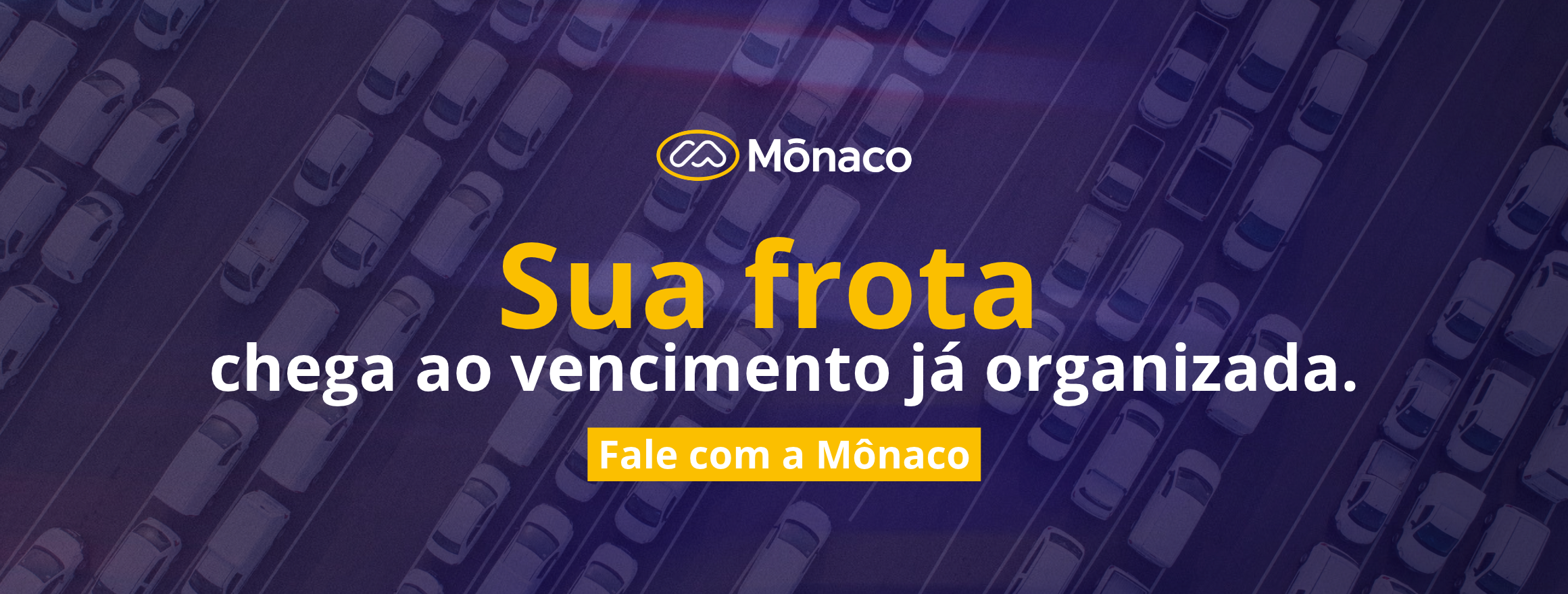 Frota de vans organizada no p&aacute;tio, pronta para o vencimento do licenciamento